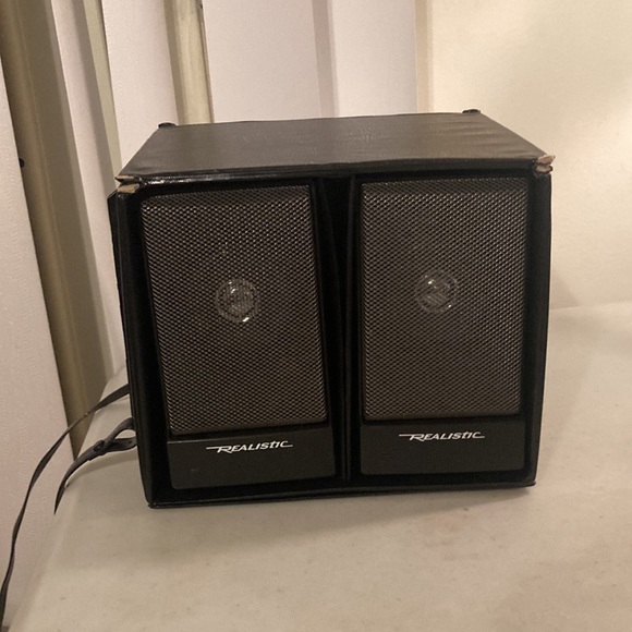 Vtg Realistic Radio Shack Minimus 0.6 Set of 2 Amplified Speakers #40-1259A - Picture 2 of 4
